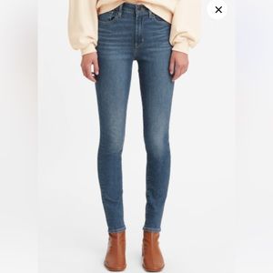 Levi’s | Premium Italian Denim Levi’s 721 High Rise Skinny Jeans in Medium Wash